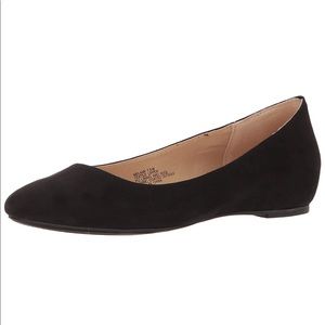 Steve Madden Black Flats *NWT*